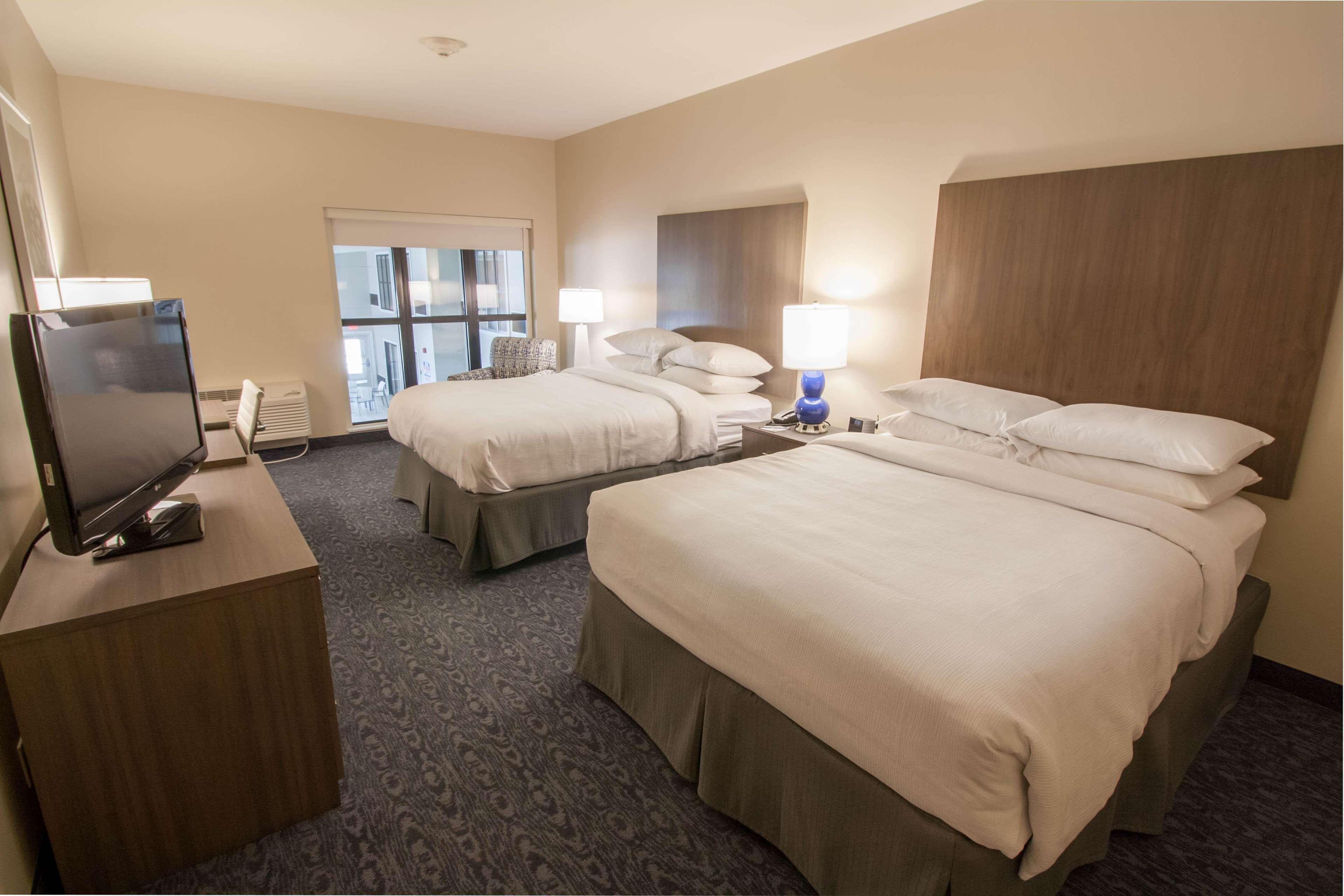 Hotel Renovo Des Moines Urbandale,Tapestry Collection Hilton Экстерьер фото