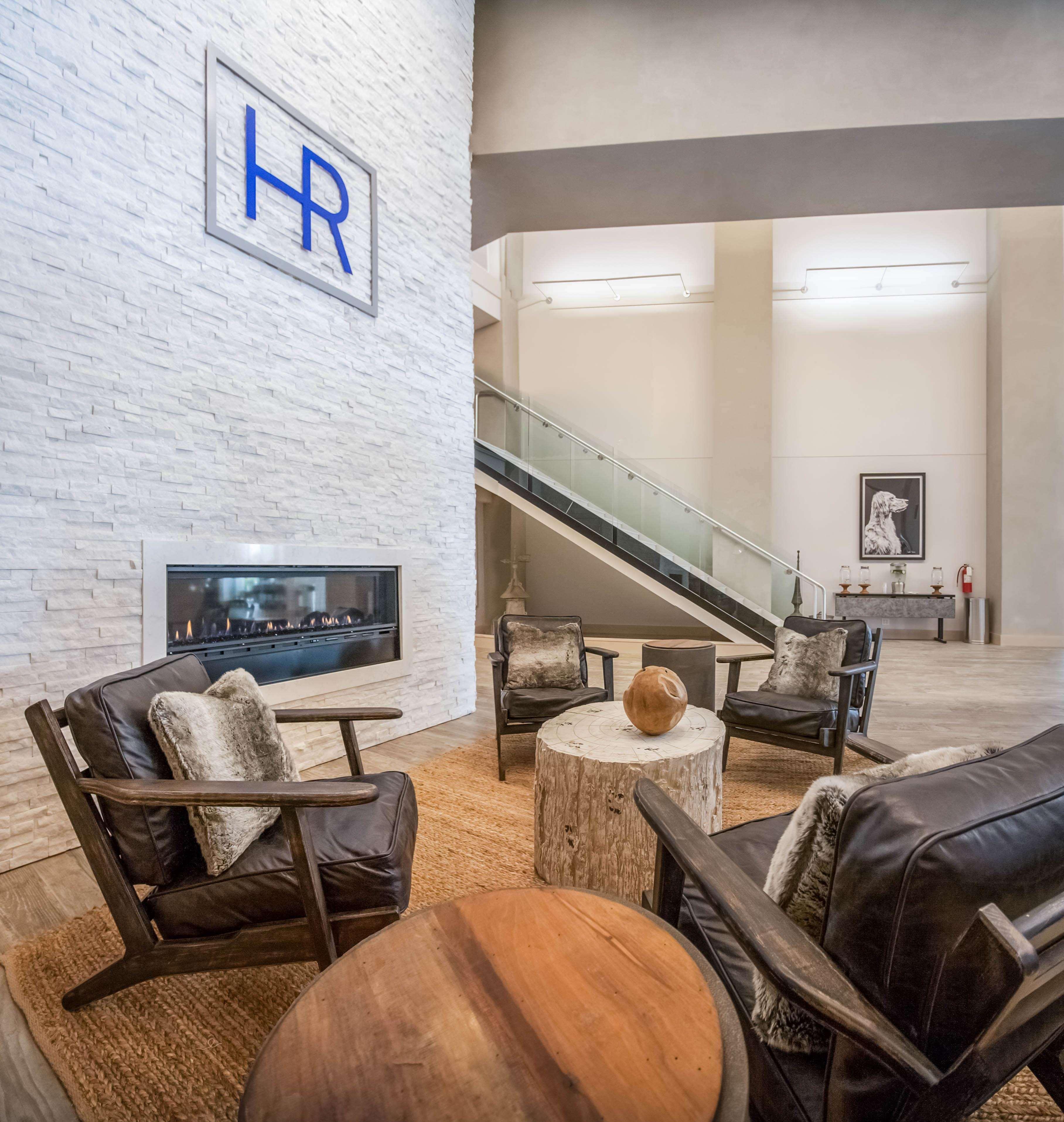 Hotel Renovo Des Moines Urbandale,Tapestry Collection Hilton Экстерьер фото