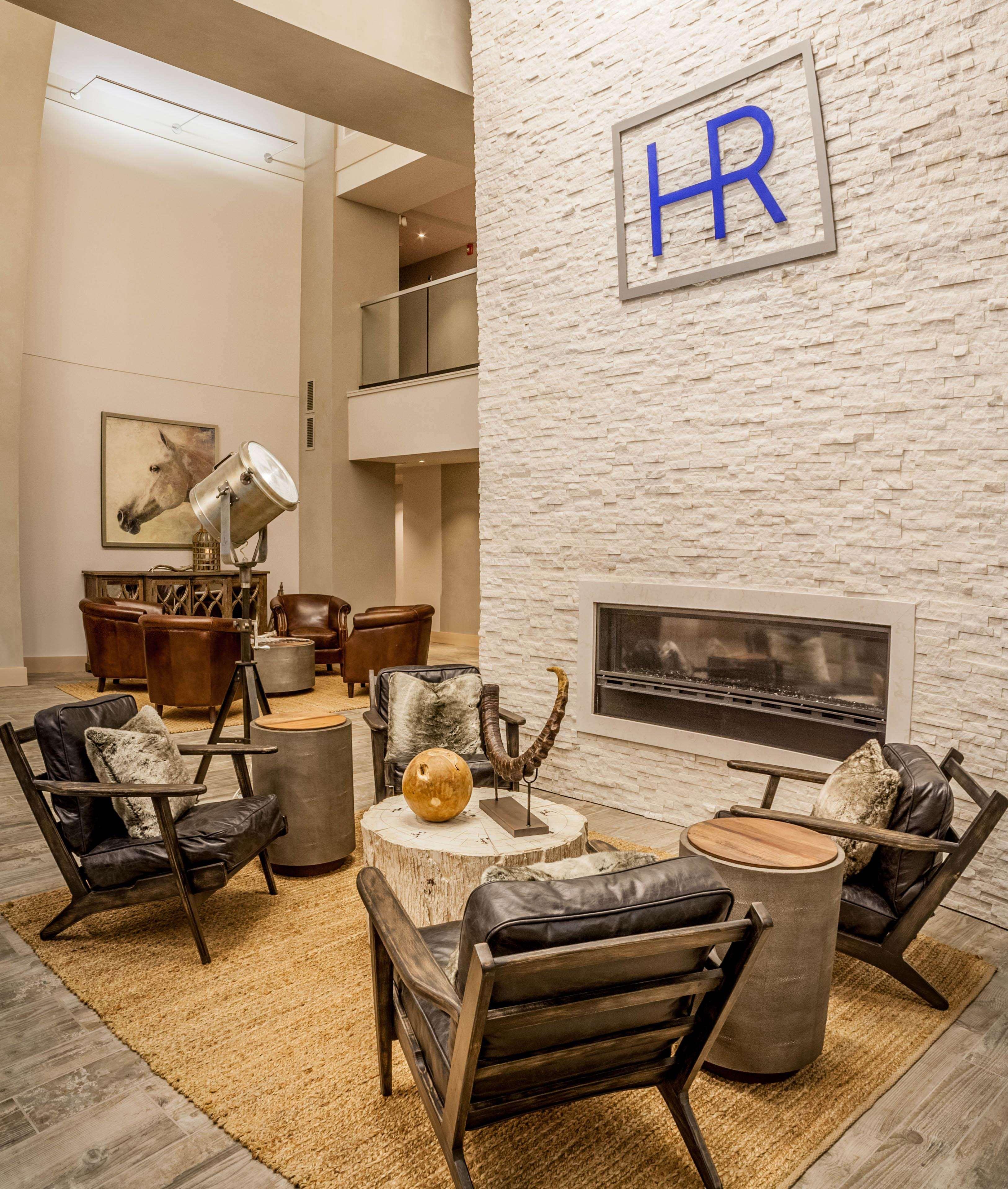 Hotel Renovo Des Moines Urbandale,Tapestry Collection Hilton Экстерьер фото