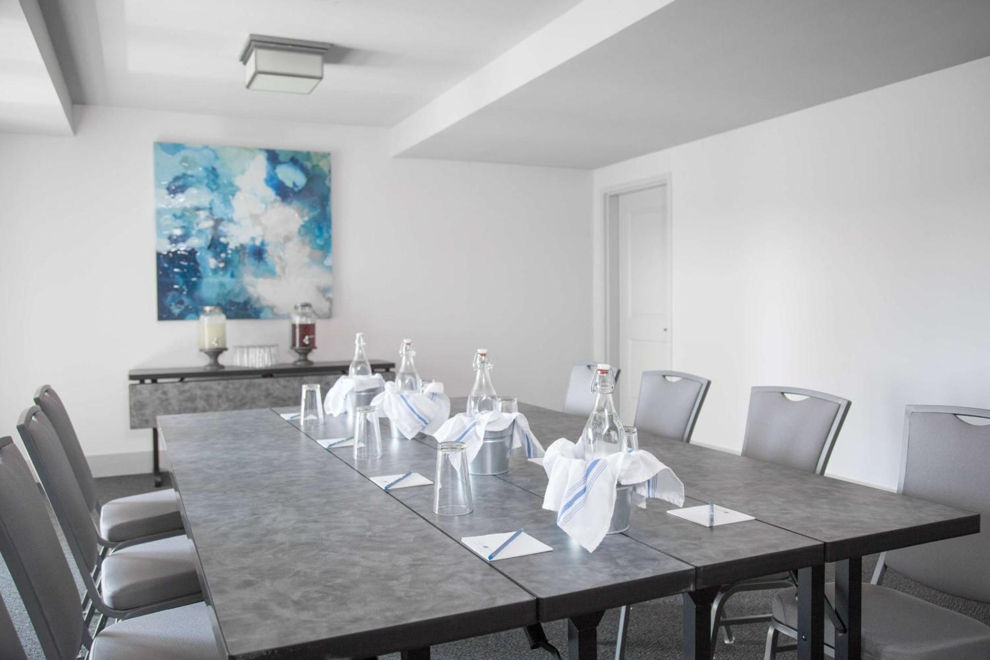 Hotel Renovo Des Moines Urbandale,Tapestry Collection Hilton Экстерьер фото