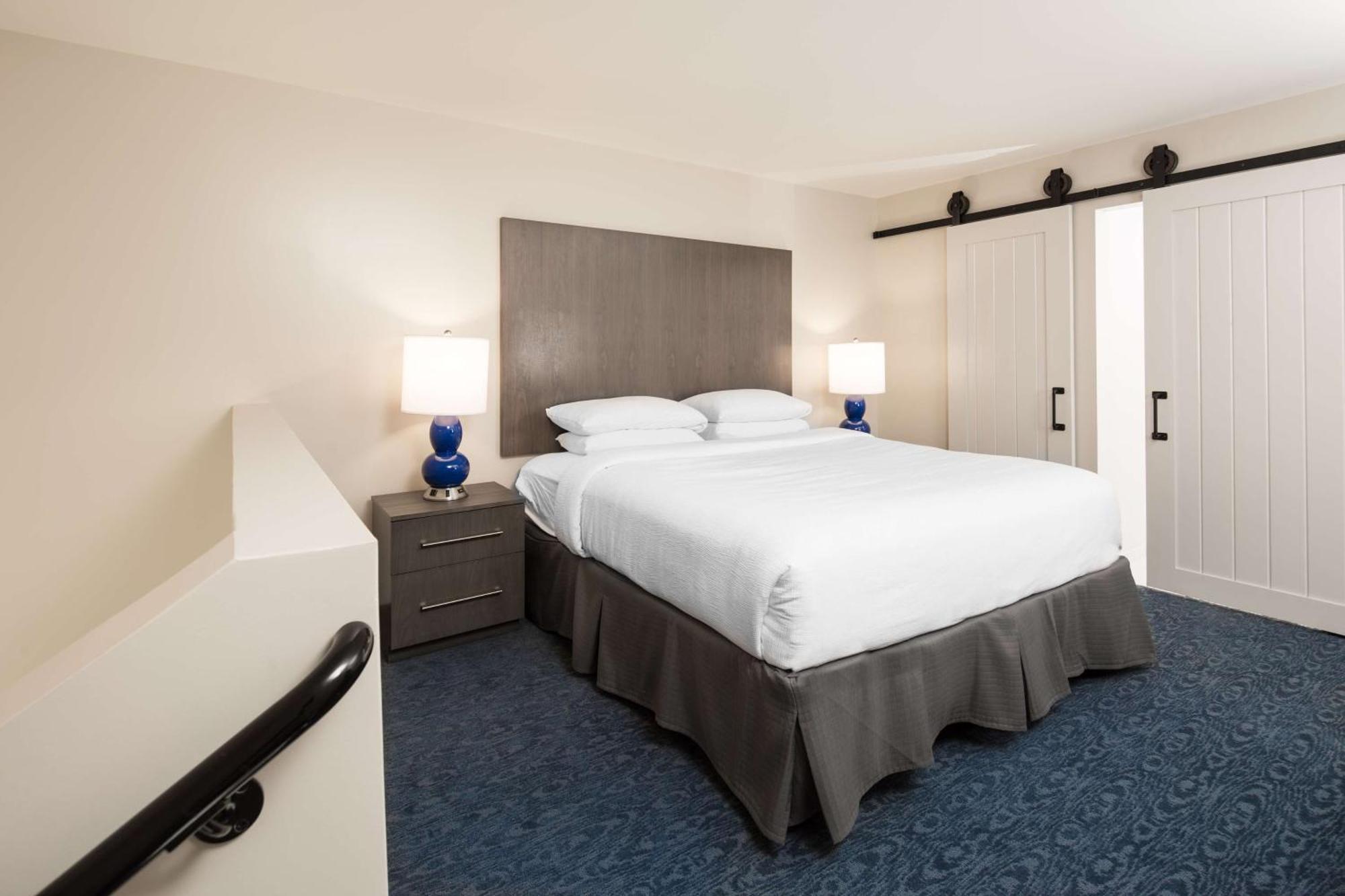Hotel Renovo Des Moines Urbandale,Tapestry Collection Hilton Экстерьер фото