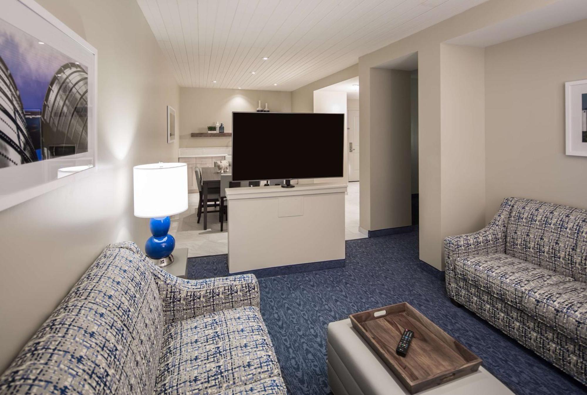 Hotel Renovo Des Moines Urbandale,Tapestry Collection Hilton Экстерьер фото